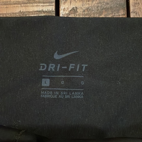 Women’s Nike 7/8 black leggings. Size large. I’m new condition! - Picture 2 of 5